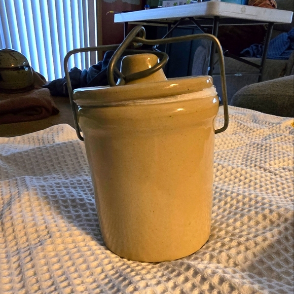 ❤️B2G1 EUC small glazed clay jar with metal seal - Picture 1 of 4